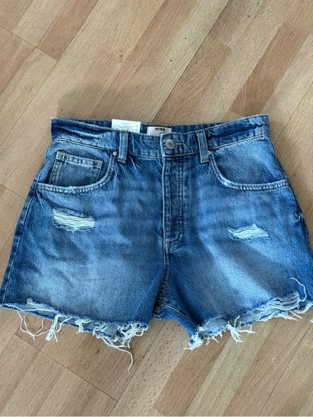 Cotton On Distressed Light Blue Denim Shorts NWT Sz 28